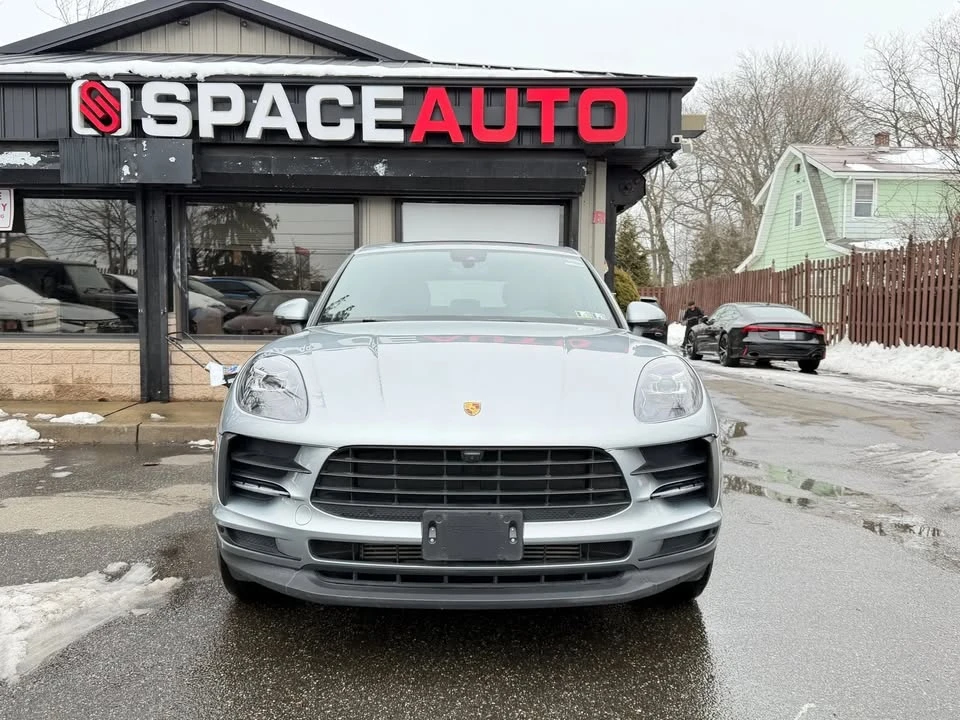 2021 Porsche Macan - Image 2 of 9