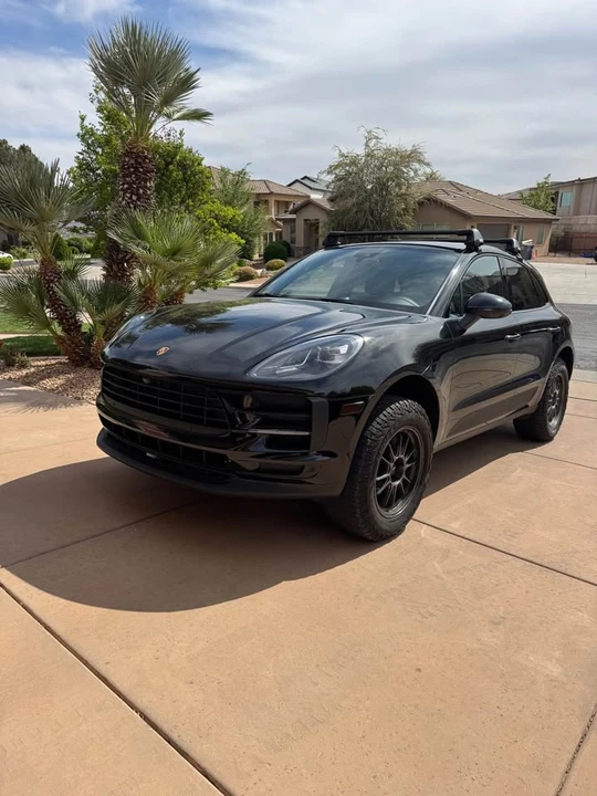 2021 Porsche Macan - Image 2 of 12