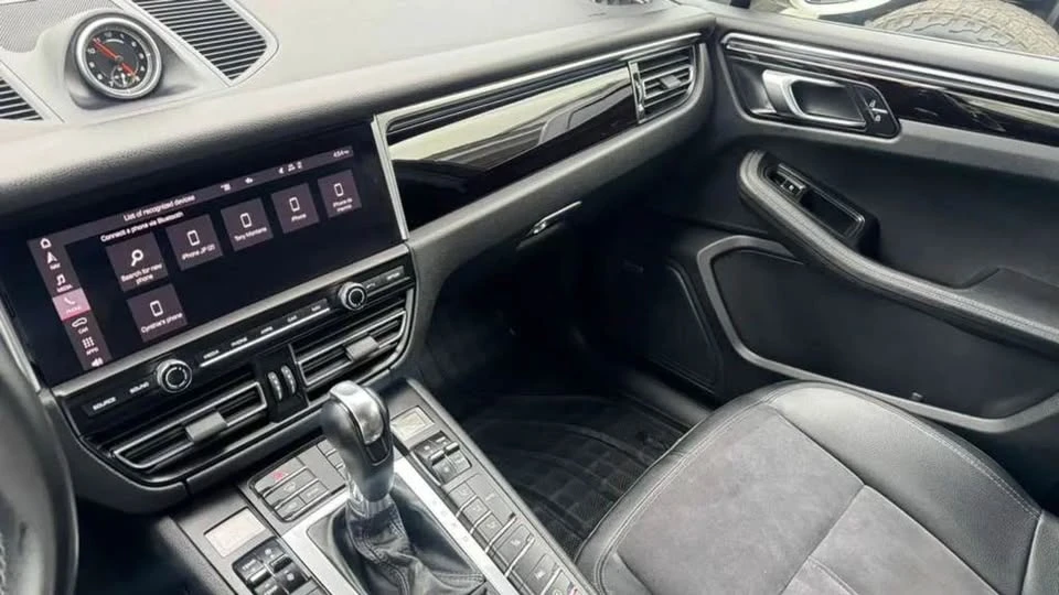 2021 Porsche Macan - Image 11 of 15