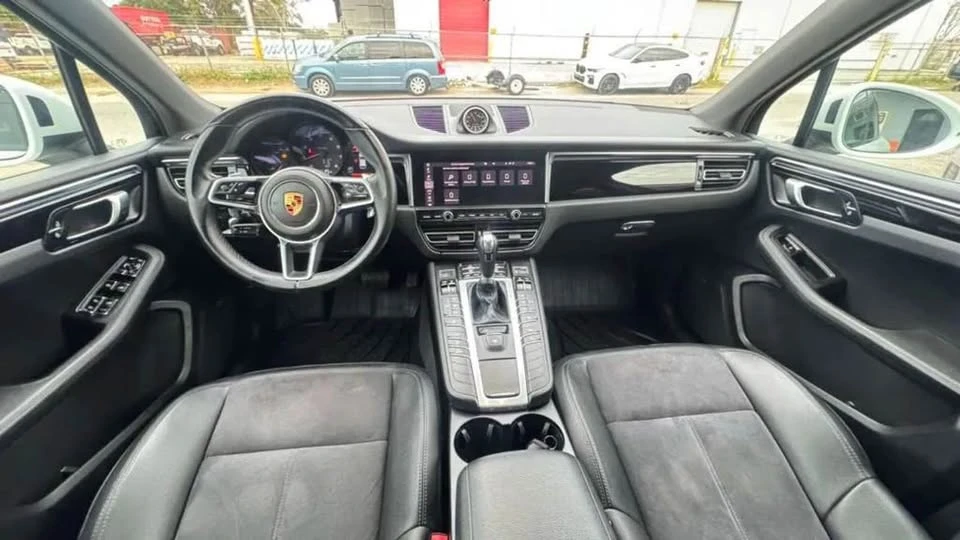 2021 Porsche Macan - Image 14 of 15