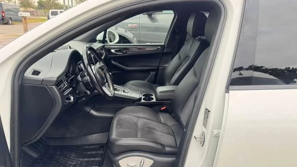2021 Porsche Macan - Image 8 of 15