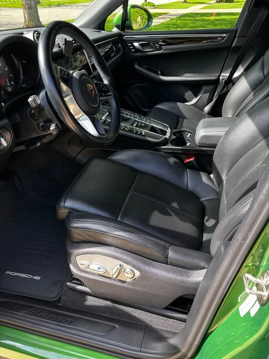 2021 Porsche Macan - Image 18 of 19