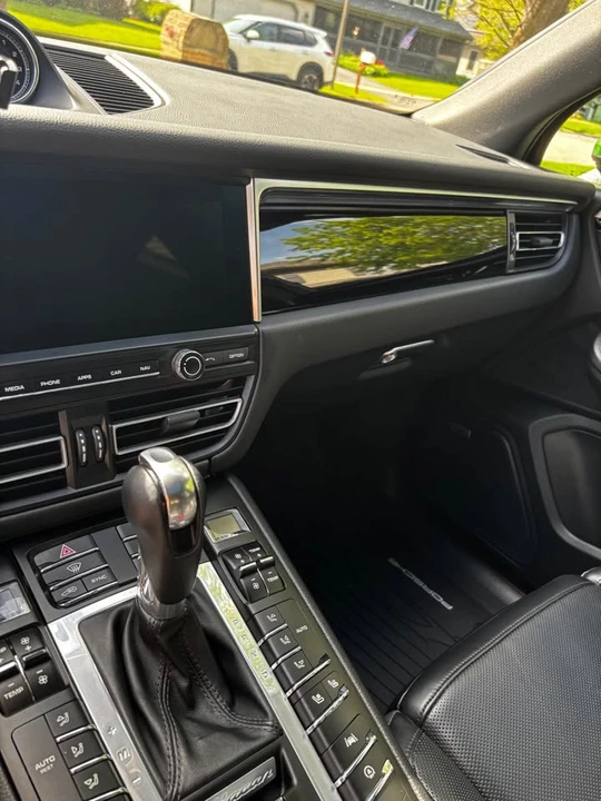 2021 Porsche Macan - Image 14 of 19