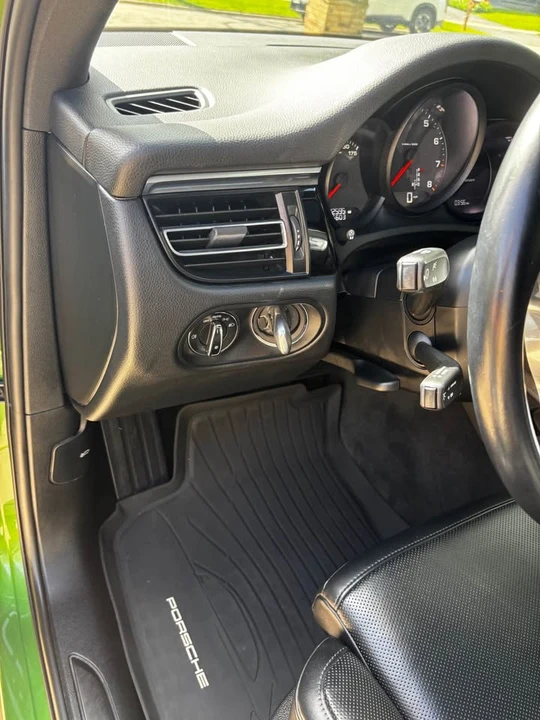 2021 Porsche Macan - Image 15 of 19