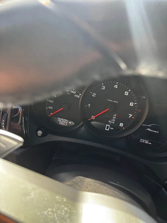 2021 Porsche Macan - Image 10 of 19
