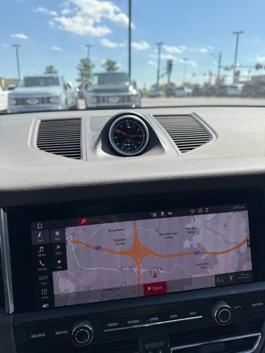 2021 Porsche Macan - Image 9 of 11