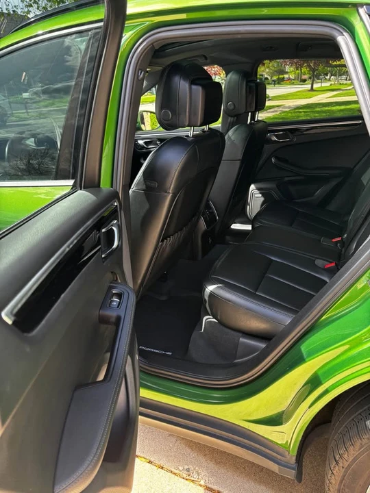 2021 Porsche Macan - Image 16 of 19