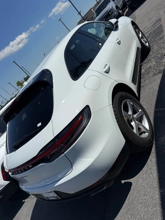 2021 Porsche Macan - Image 2 of 11