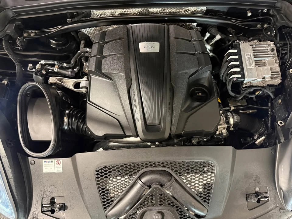2021 Porsche Macan Turbo - Image 14 of 15