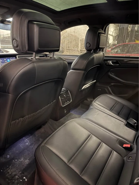 2021 Porsche Macan Turbo - Image 11 of 15
