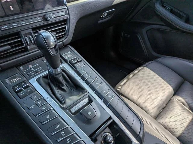 2021 Porsche Macan - Image 11 of 17