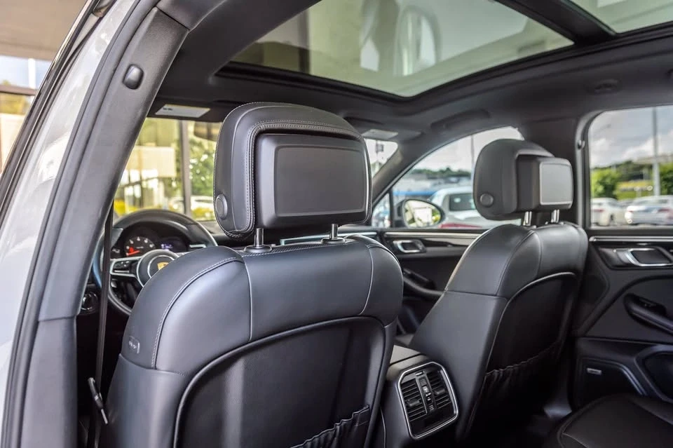 2021 Porsche Macan - Image 14 of 20