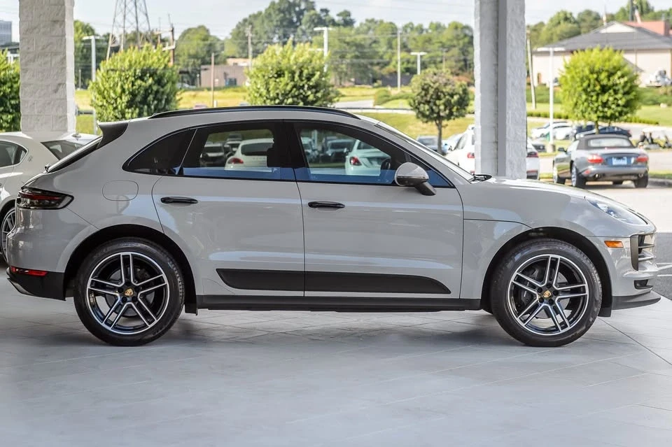 2021 Porsche Macan - Image 17 of 20