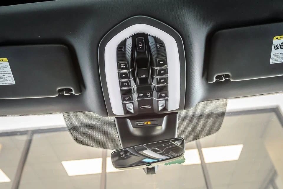 2021 Porsche Macan - Image 11 of 20