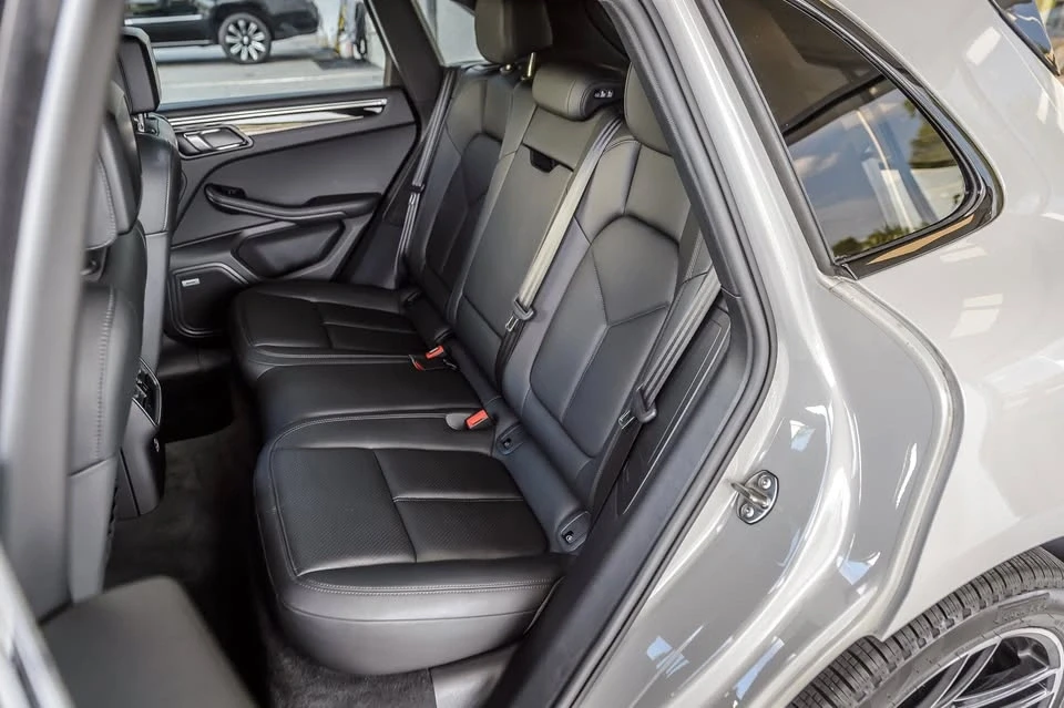 2021 Porsche Macan - Image 15 of 20