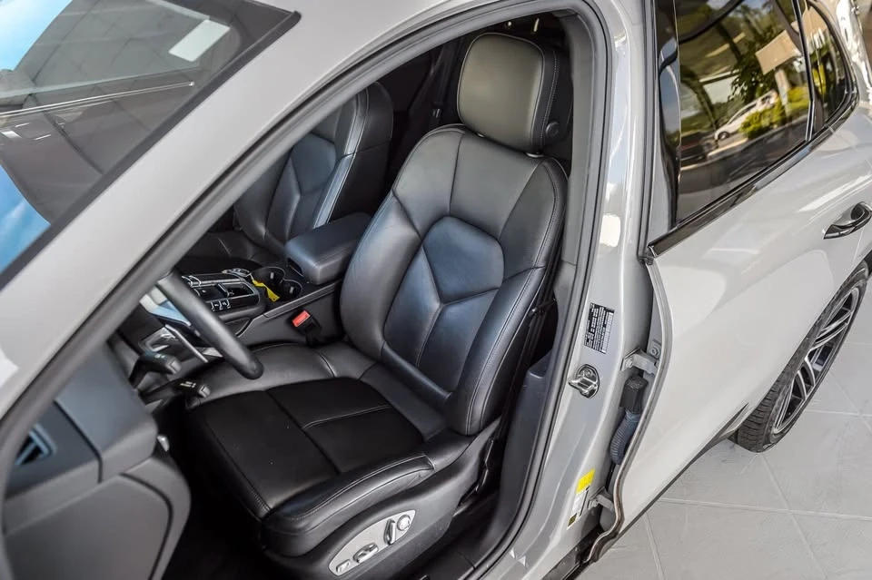 2021 Porsche Macan - Image 13 of 20