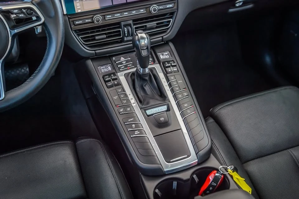 2021 Porsche Macan - Image 9 of 20