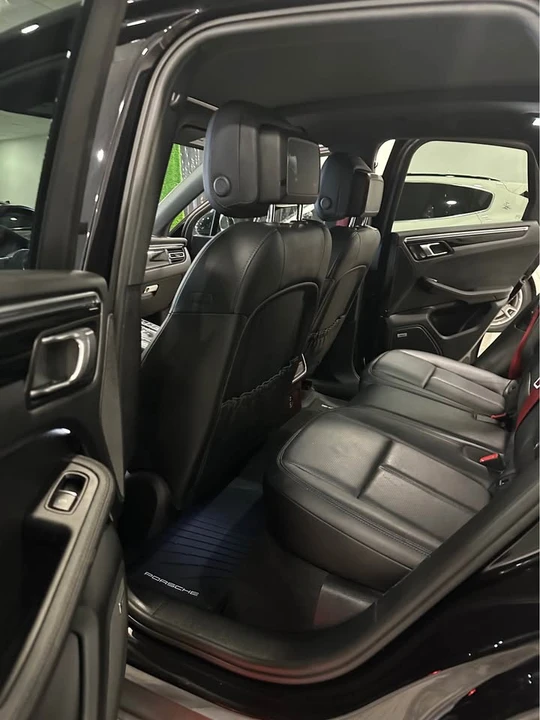 2021 Porsche Macan - Image 5 of 8
