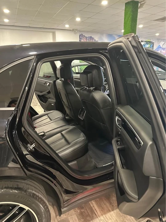 2021 Porsche Macan - Image 7 of 8