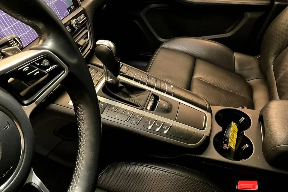 2021 Porsche Macan - Image 7 of 17