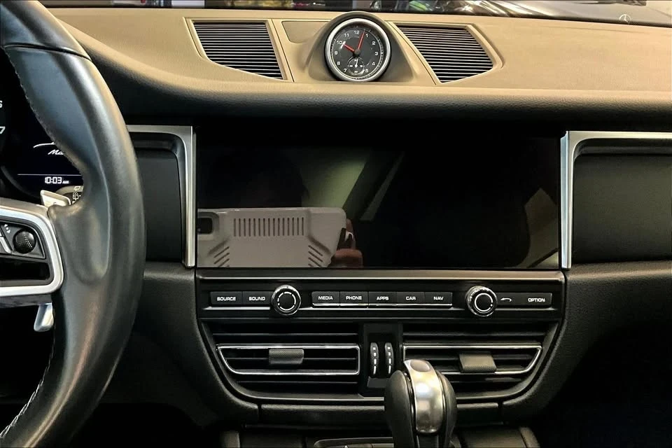 2021 Porsche Macan - Image 8 of 17