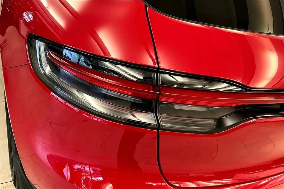 2021 Porsche Macan - Image 12 of 17