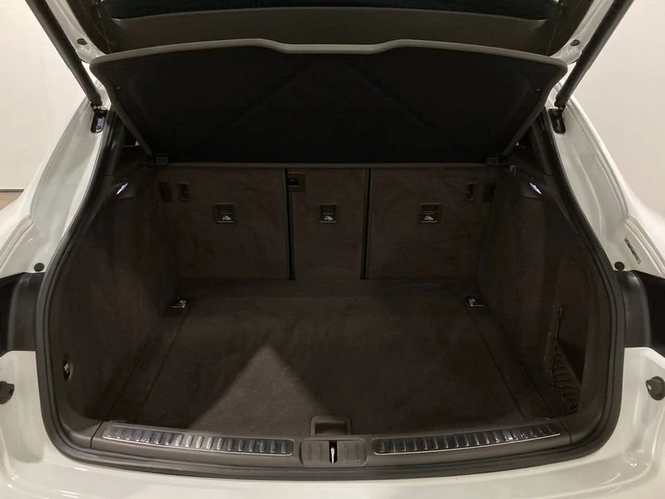 2021 Porsche Macan - Image 19 of 20