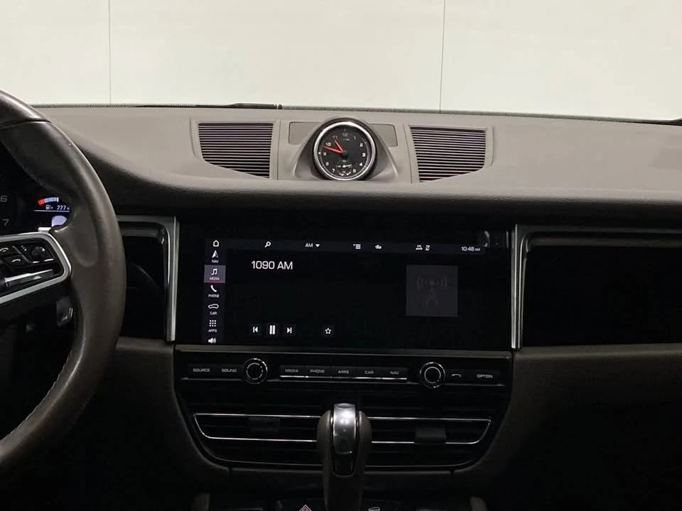 2021 Porsche Macan - Image 16 of 20