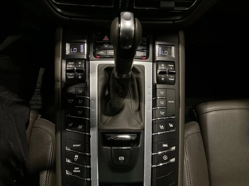 2021 Porsche Macan - Image 18 of 20