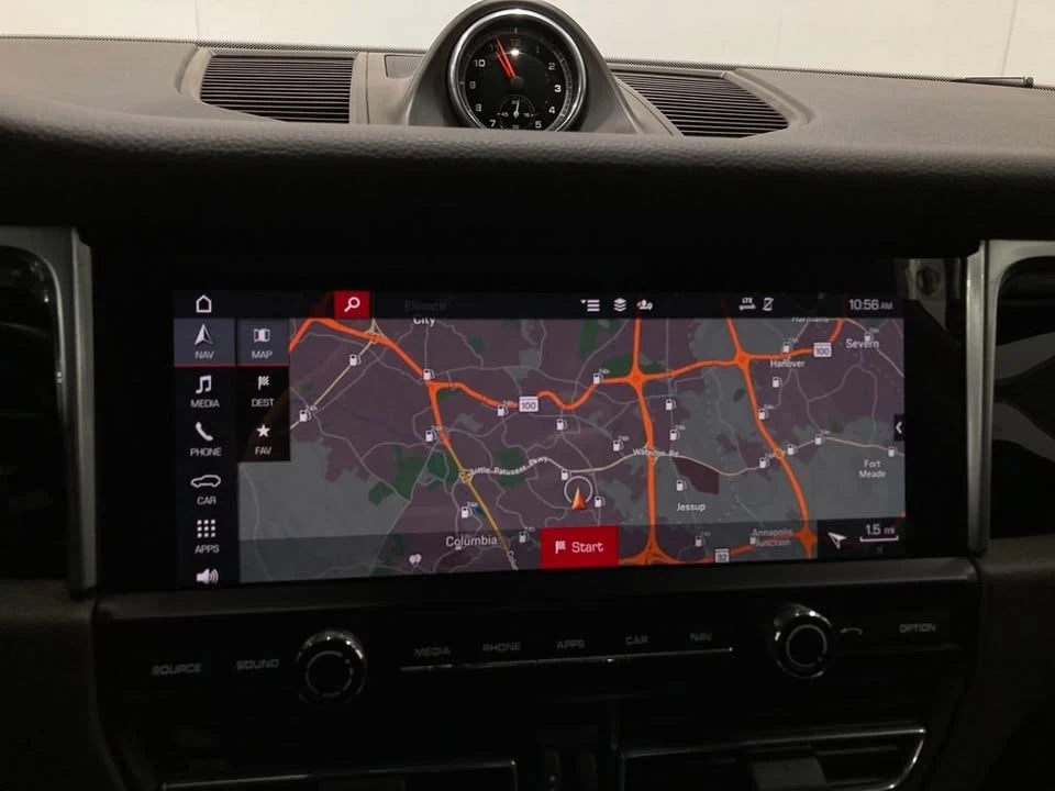 2021 Porsche Macan - Image 17 of 20