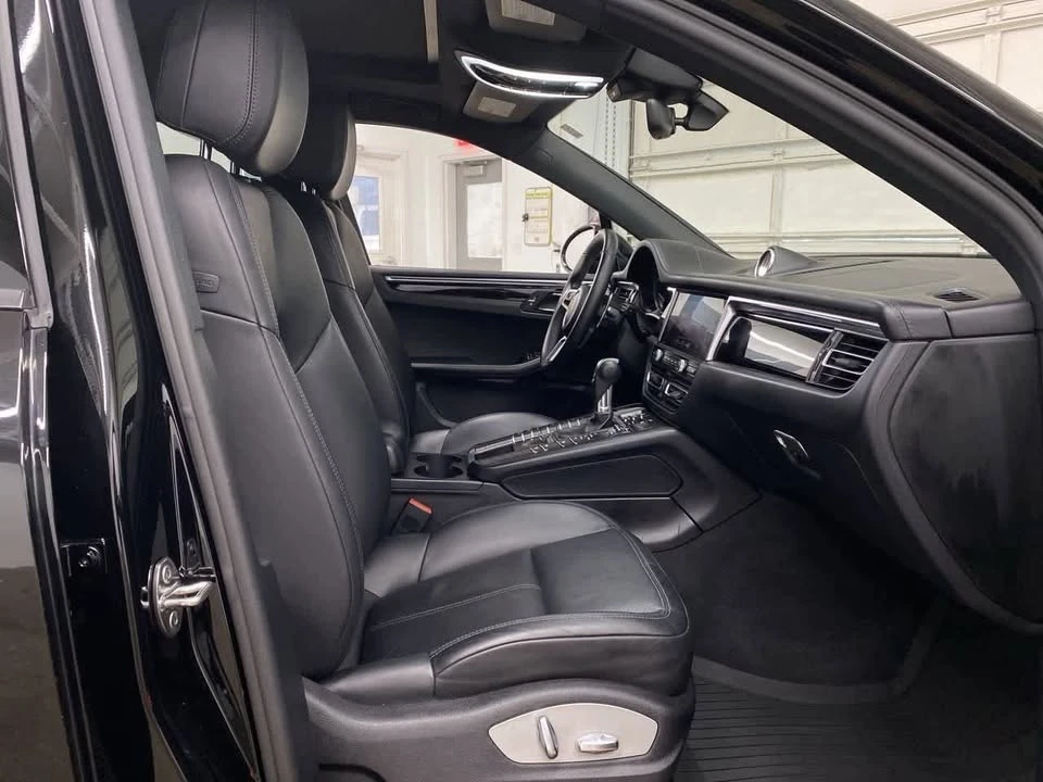 2021 Porsche Macan - Image 16 of 18