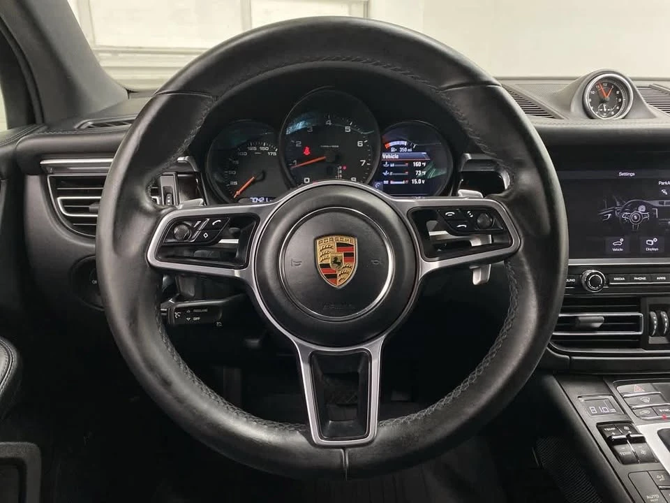 2021 Porsche Macan - Image 17 of 18