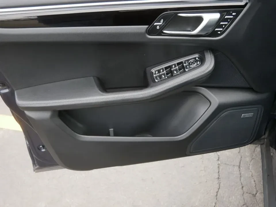 2021 Porsche Macan - Image 8 of 18