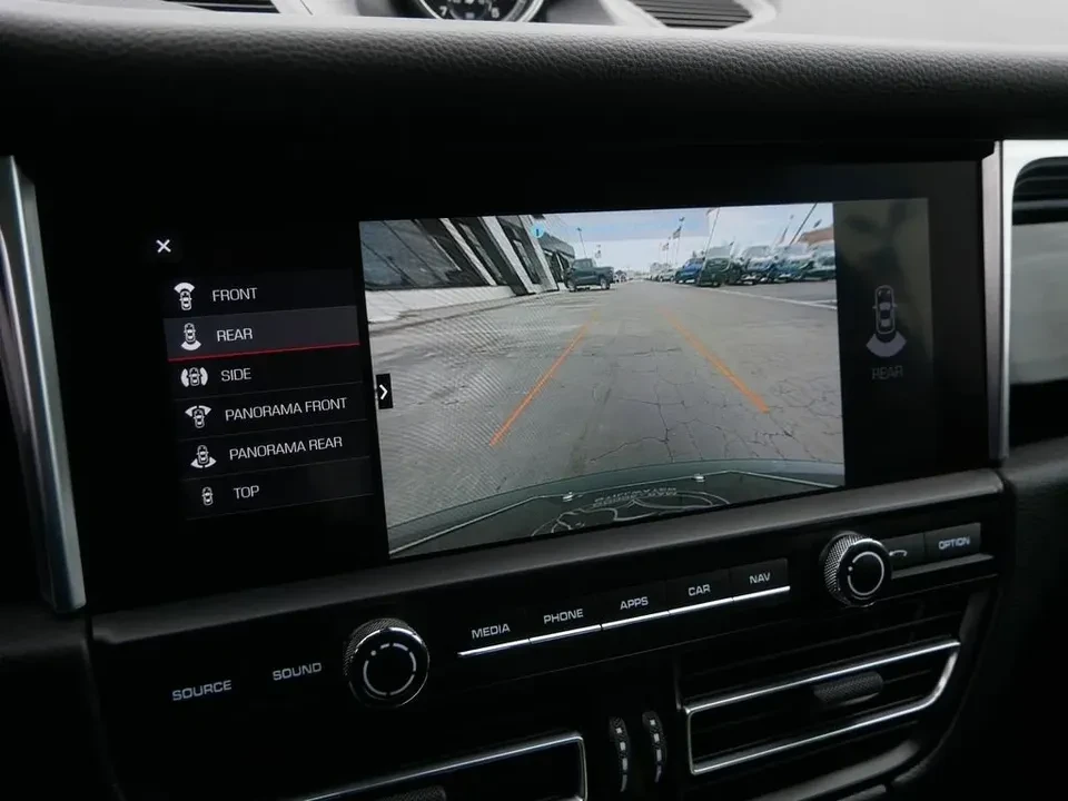 2021 Porsche Macan - Image 17 of 18