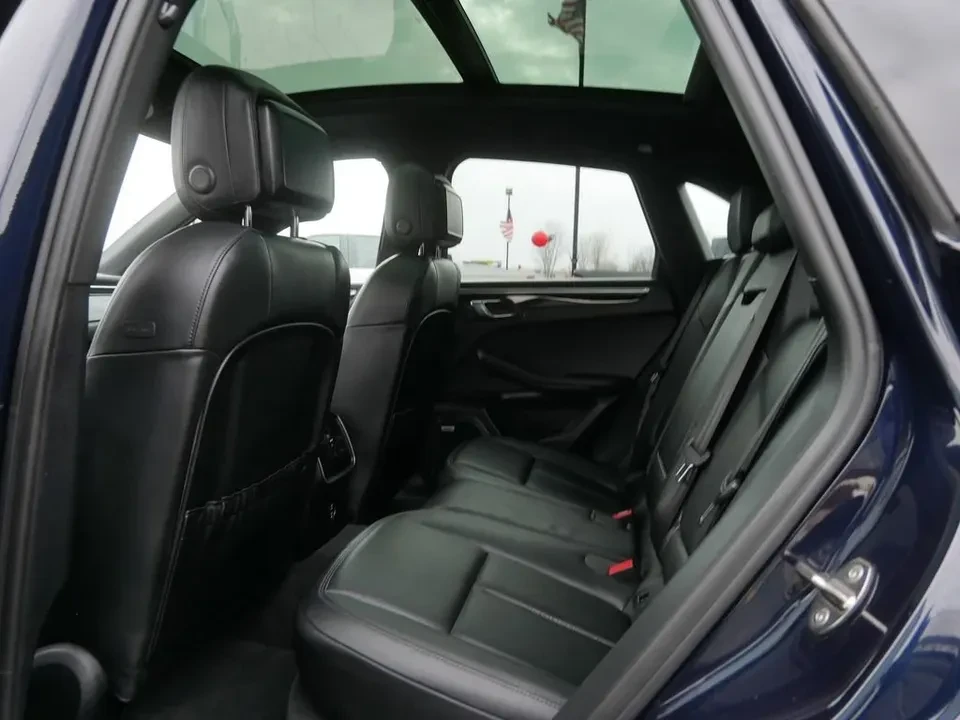 2021 Porsche Macan - Image 10 of 18
