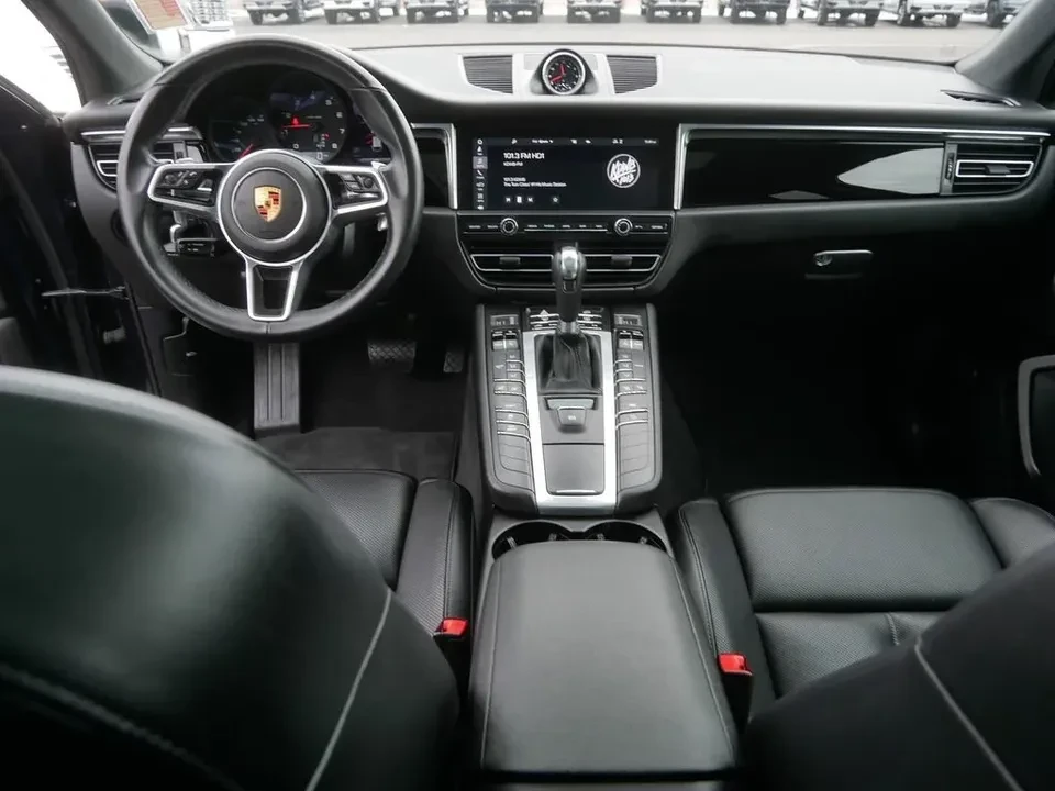 2021 Porsche Macan - Image 11 of 18