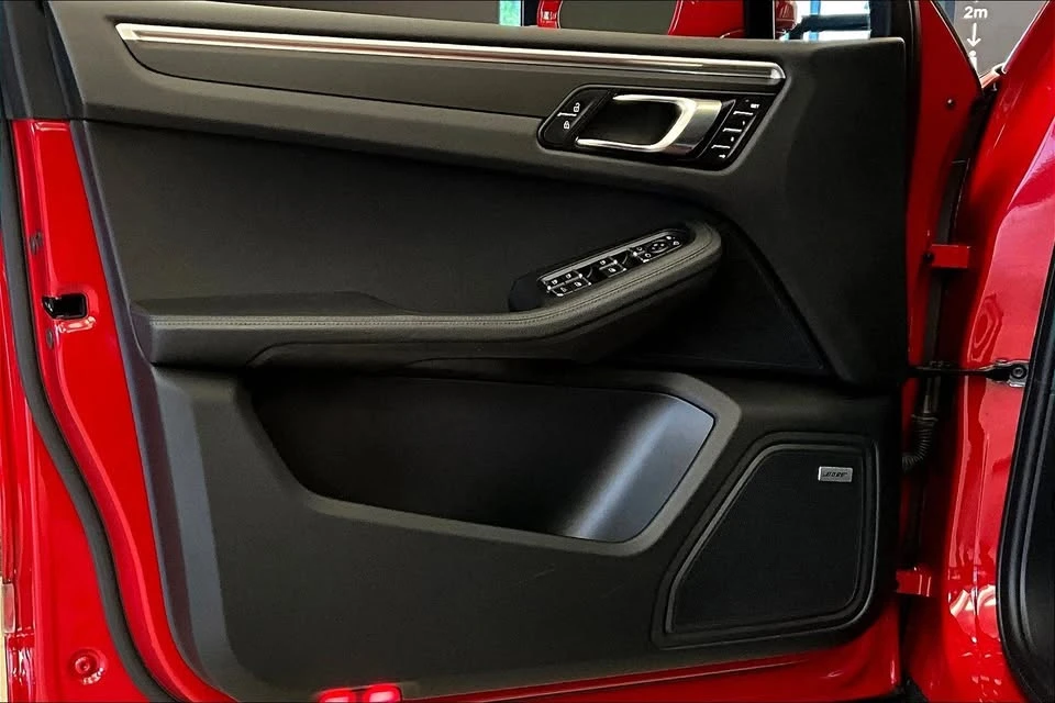 2021 Porsche Macan - Image 7 of 20
