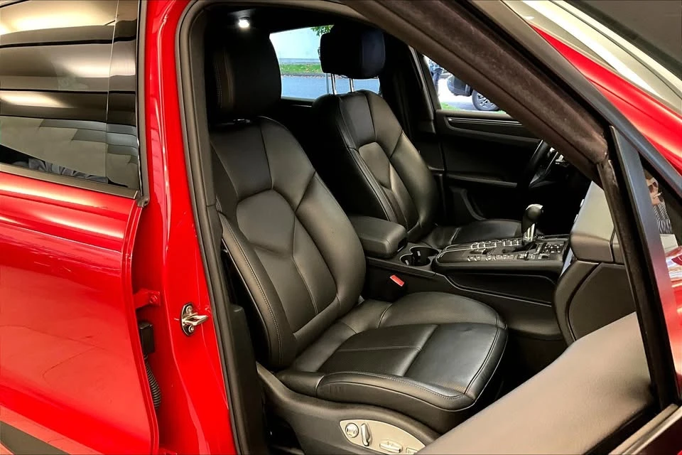2021 Porsche Macan - Image 13 of 20