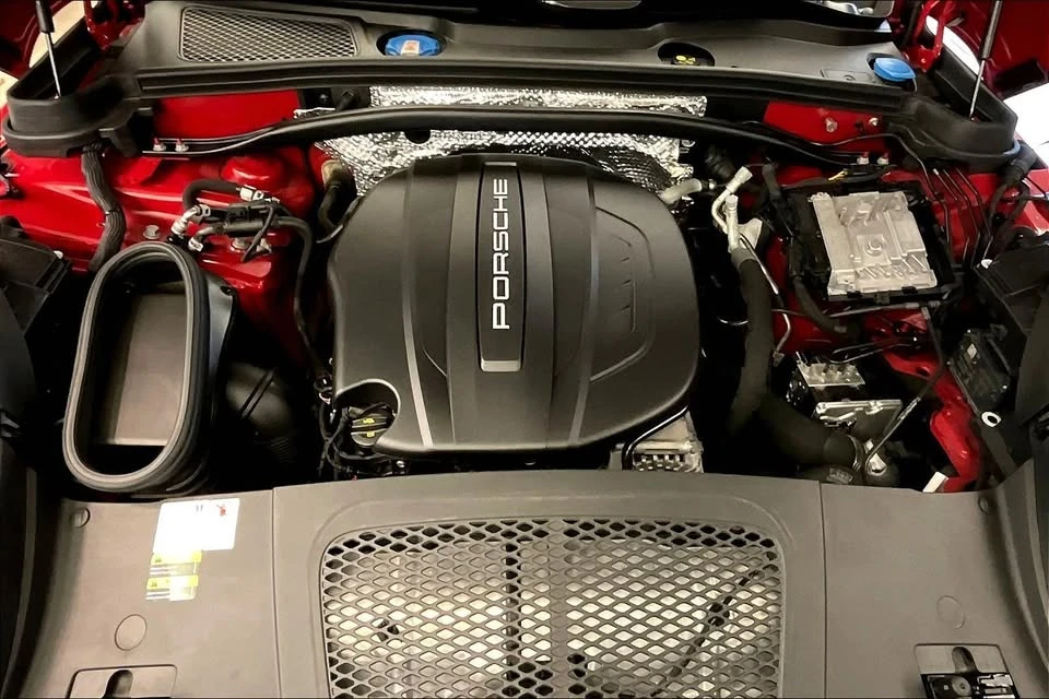 2021 Porsche Macan - Image 15 of 20