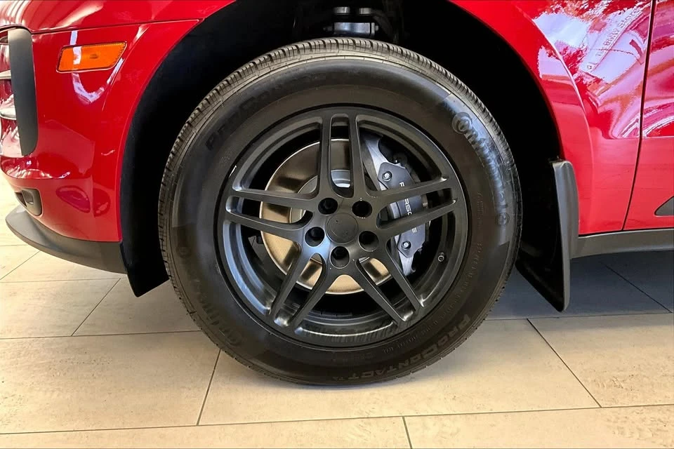 2021 Porsche Macan - Image 14 of 20