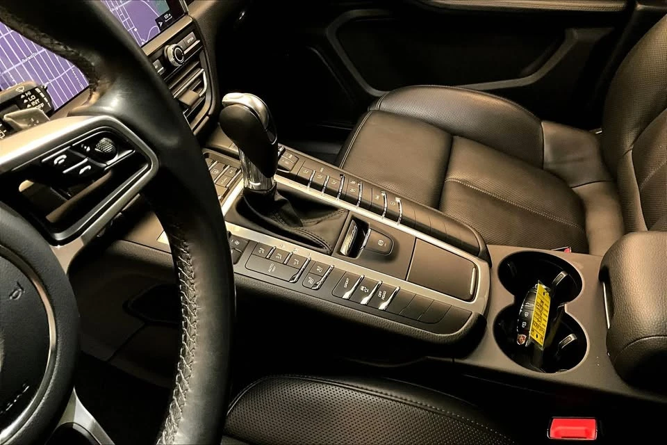 2021 Porsche Macan - Image 12 of 20