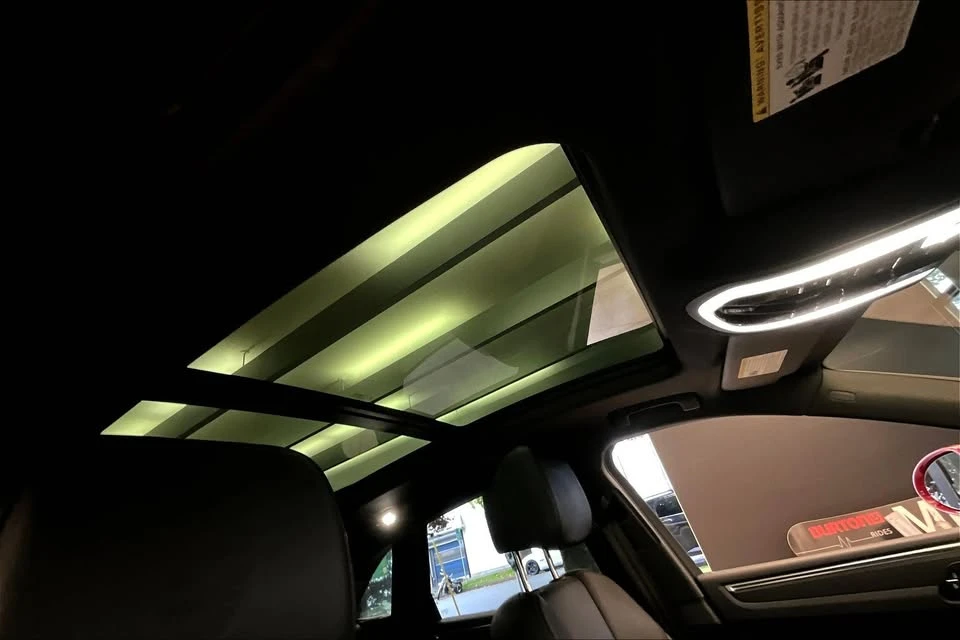 2021 Porsche Macan - Image 9 of 20