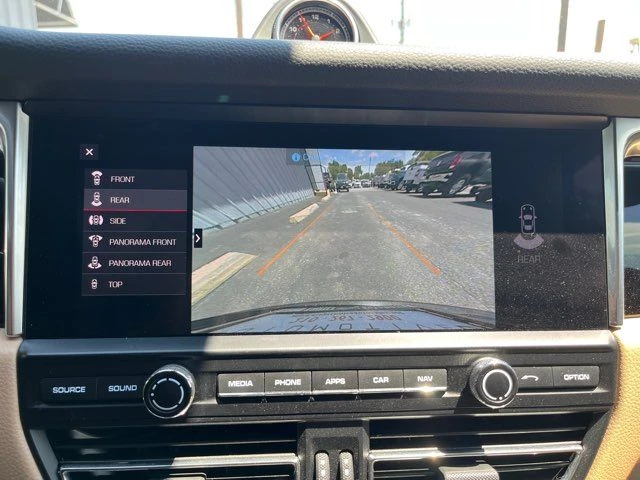 2021 Porsche Macan - Image 13 of 19