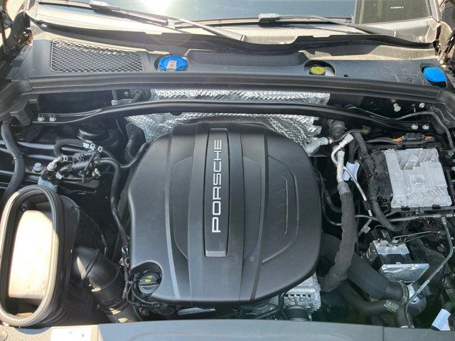 2021 Porsche Macan - Image 18 of 19