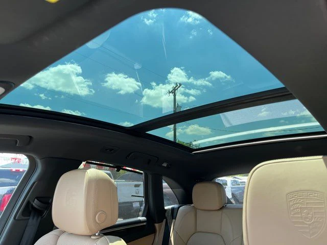 2021 Porsche Macan - Image 16 of 19