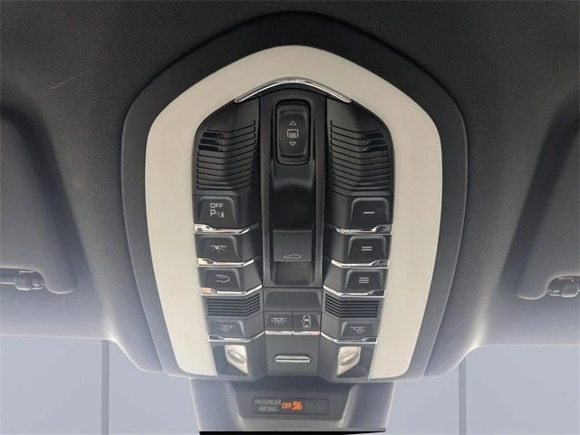 2021 Porsche Macan - Image 14 of 15