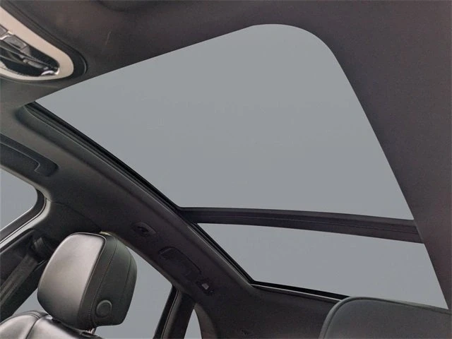 2021 Porsche Macan - Image 13 of 15
