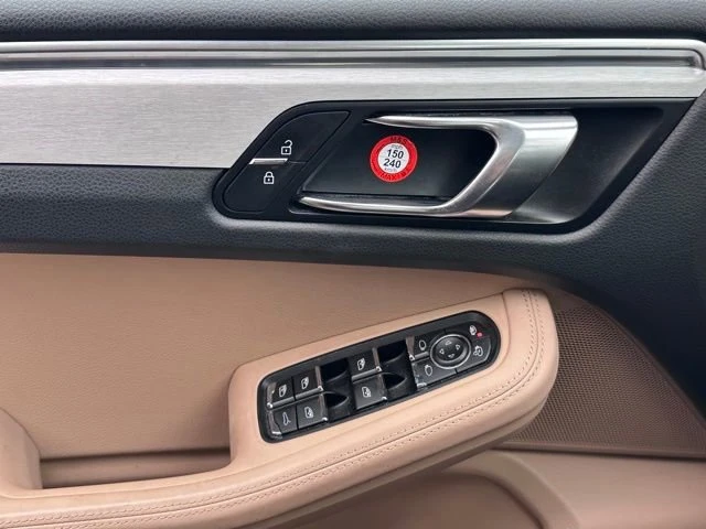 2021 Porsche Macan - Image 10 of 11