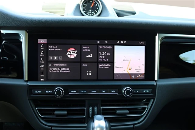 2021 Porsche Macan - Image 11 of 16