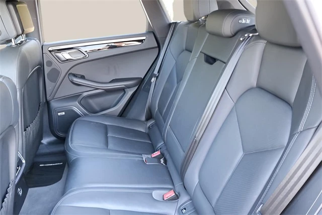 2021 Porsche Macan - Image 7 of 16